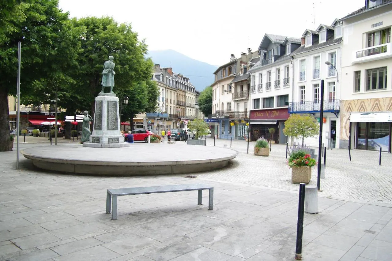 Semesterbostad Maison Hyper-Centre Bagneres De Luchon Frankrike